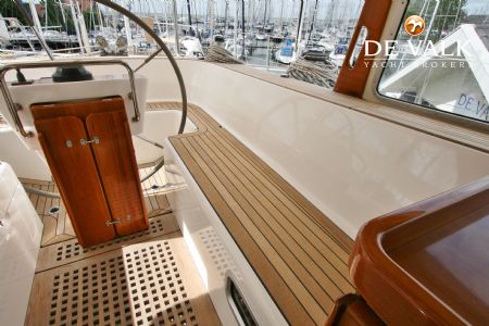 HALLBERG RASSY 54