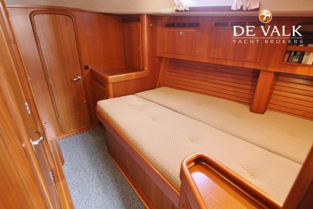HALLBERG RASSY 54