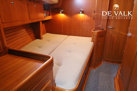 HALLBERG RASSY 54