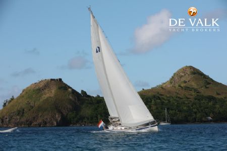HALLBERG RASSY 54