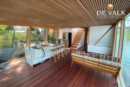 CUSTOM BUILT HOUSEBOAT LUXE MOTOR