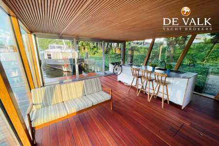 CUSTOM BUILT HOUSEBOAT LUXE MOTOR