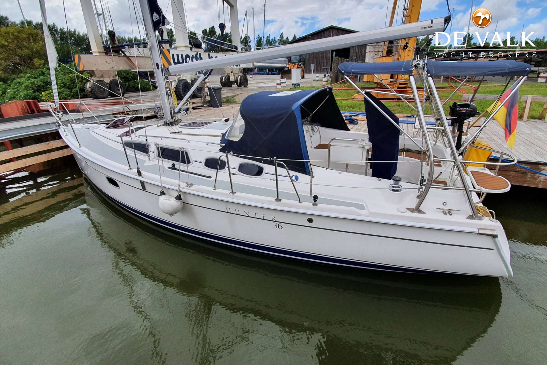 HUNTER LEGEND 36 sailing yacht for sale | De Valk Yacht broker