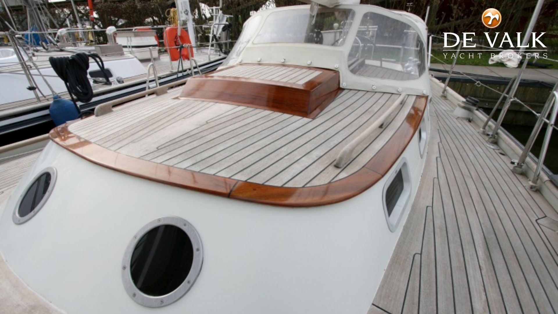 hutting yacht for sale