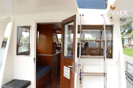 INTEGRITY 32 SEDAN