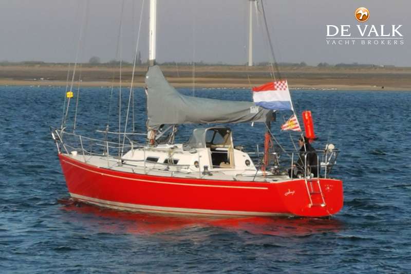 J BOATS J/33 sailing yacht for sale De Valk Yacht broker
