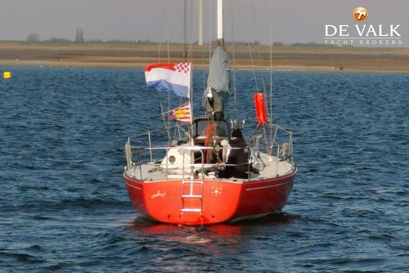 J BOATS J/33 sailing yacht for sale De Valk Yacht broker