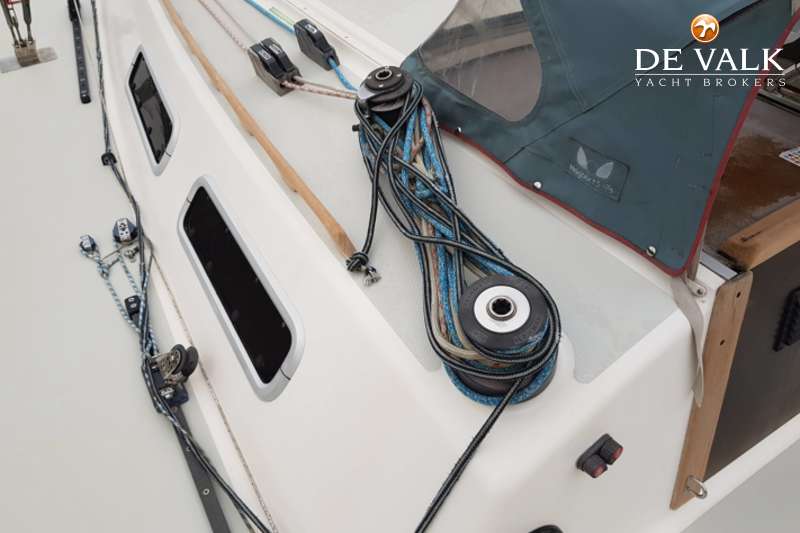 J BOATS J/33 sailing yacht for sale De Valk Yacht broker