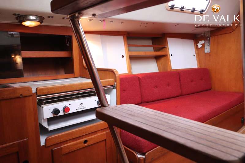 J BOATS J/33 sailing yacht for sale De Valk Yacht broker