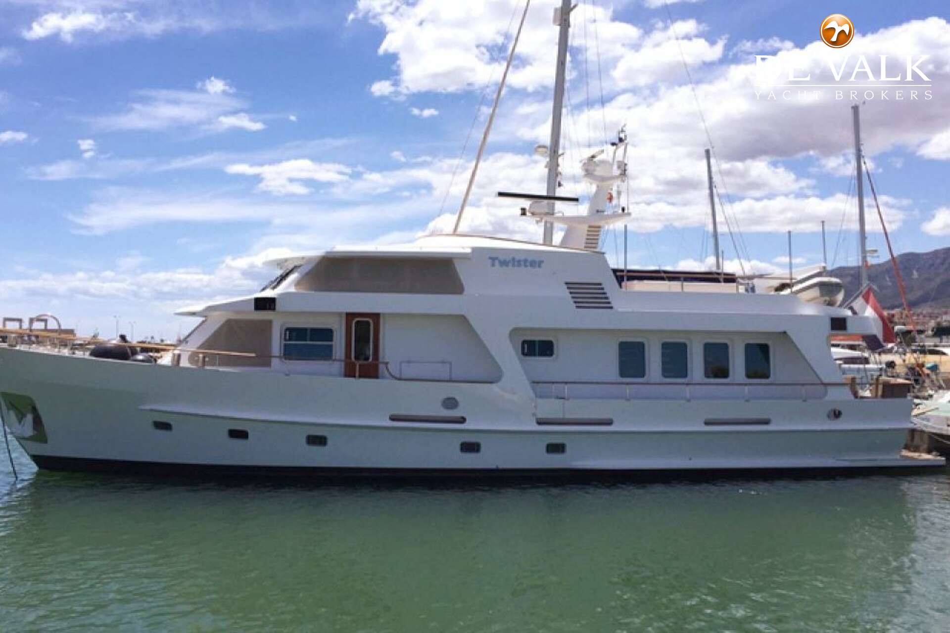 KEMPERS 2200 motor yacht for sale De Valk Yacht broker