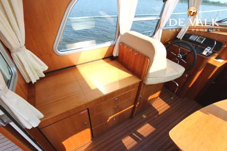 LINSSEN 29.9 SEDAN