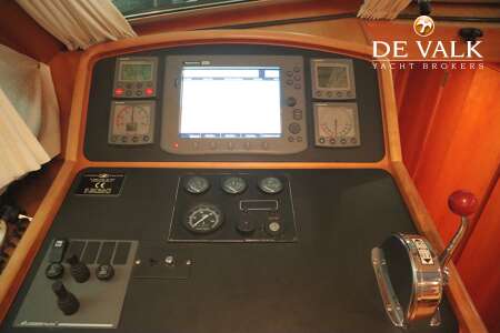 LINSSEN GRAND STURDY 380 SEDAN