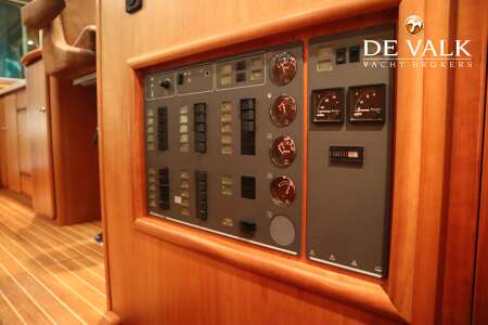 LINSSEN GRAND STURDY 380 SEDAN