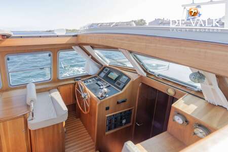 LINSSEN GRAND STURDY 380 SEDAN
