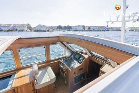 LINSSEN GRAND STURDY 380 SEDAN