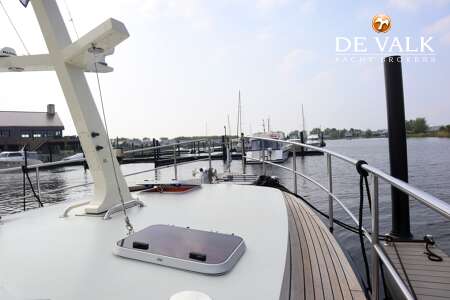 LINSSEN GRAND STURDY 380 SEDAN