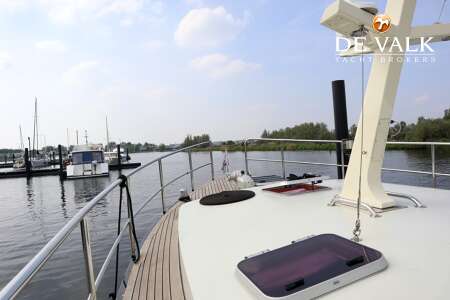 LINSSEN GRAND STURDY 380 SEDAN