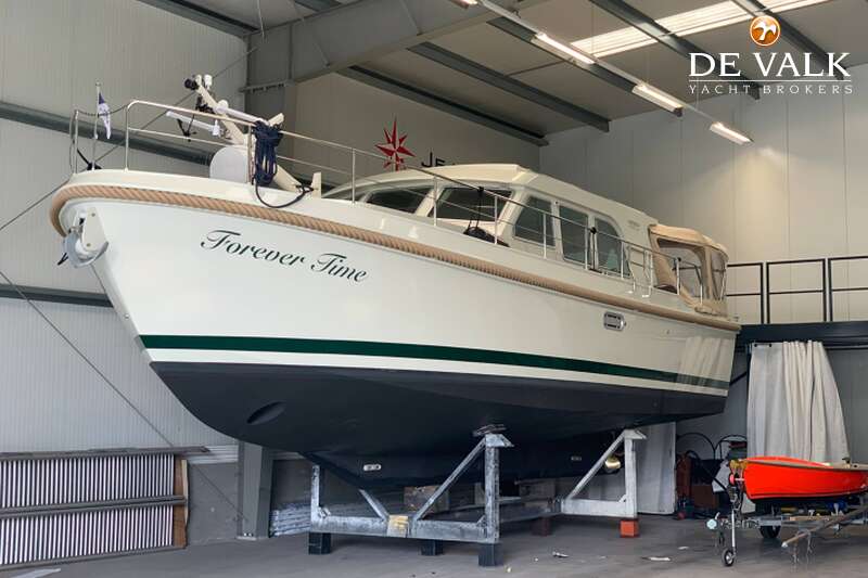LINSSEN GRAND STURDY 40.9 SEDAN