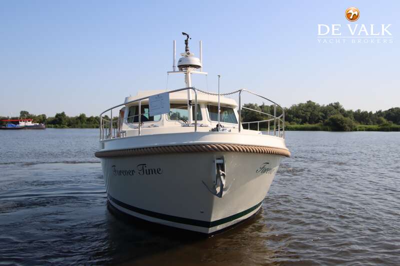 LINSSEN GRAND STURDY 40.9 SEDAN