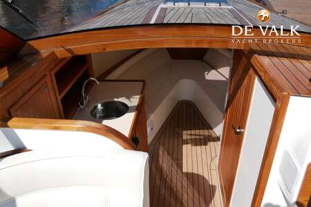 LONG ISLAND 33 RUNABOUT