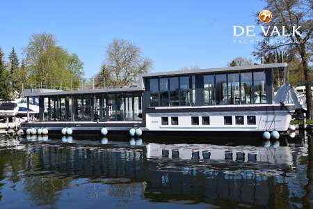 LUXE MOTOR HAUSBOOT / OFFICE 24 M