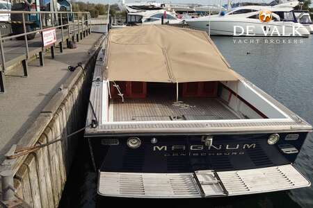 MAGNUM MARINE 38