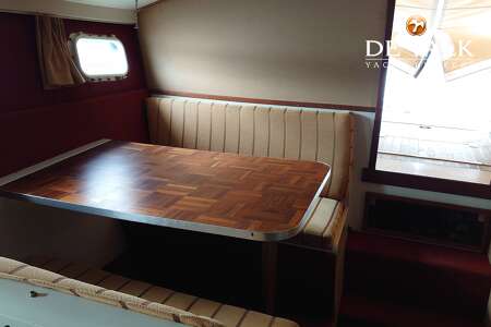 MAGNUM MARINE 38