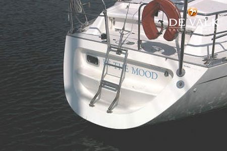 MOODY 35