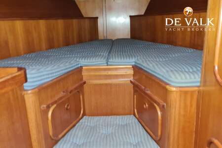 OYSTER 485 DECK SALOON
