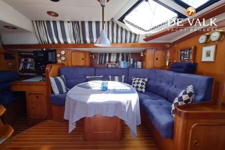 OYSTER 485 DECK SALOON