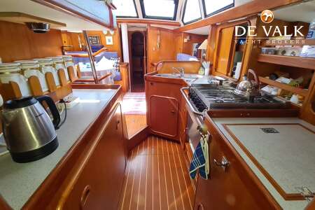 OYSTER 485 DECK SALOON