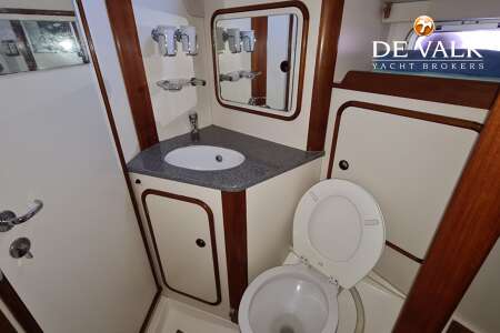 OYSTER 485 DECK SALOON