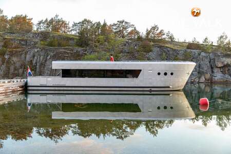 QROOZ FLOATING APPARTMENT HOUSEBOAT