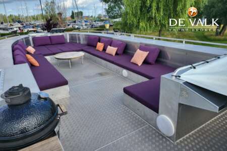 QROOZ FLOATING APPARTMENT HOUSEBOAT
