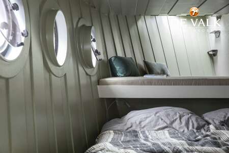 QROOZ FLOATING APPARTMENT HOUSEBOAT