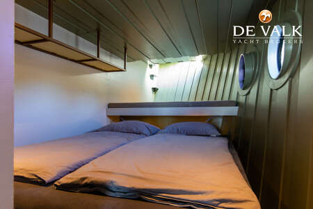 QROOZ FLOATING APPARTMENT HOUSEBOAT