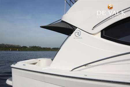 RIVIERA 33 FLYBRIDGE
