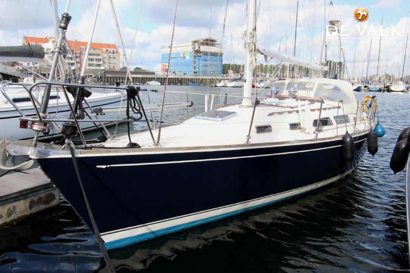 SABRE 362 sailing yacht for sale De Valk Yacht broker