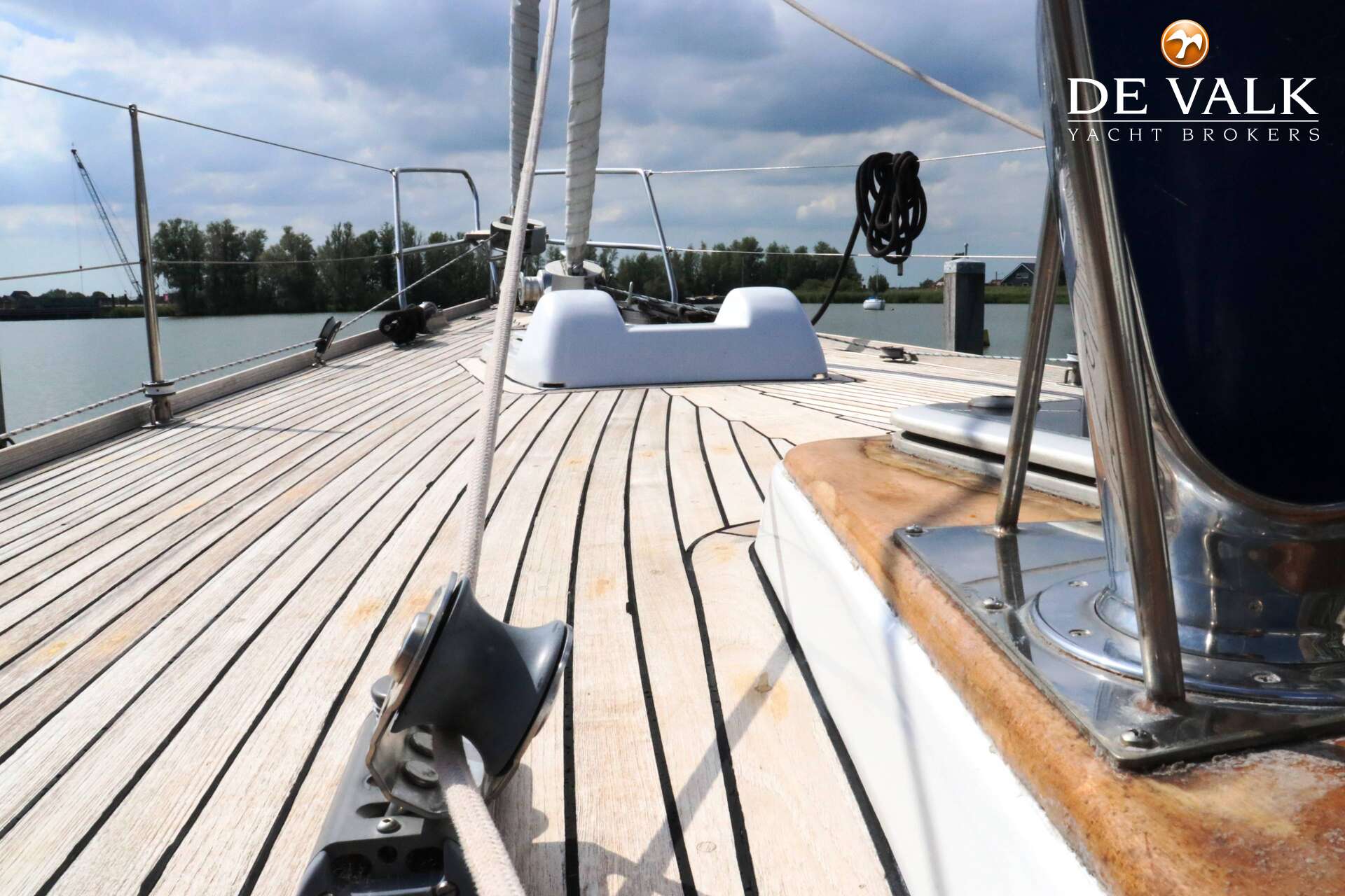 SAFFIER 46 sailing yacht for sale De Valk Yacht broker