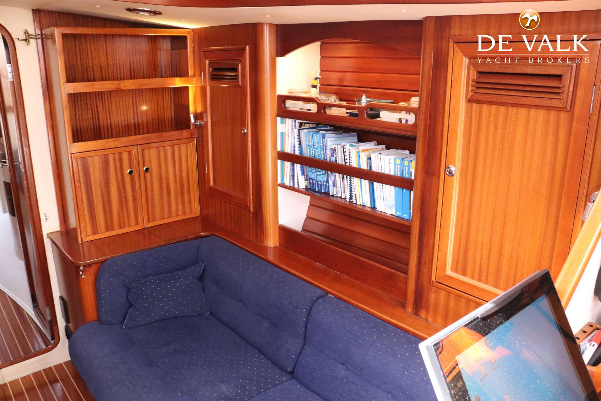 SAFFIER 46 sailing yacht for sale De Valk Yacht broker