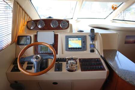 SEA RAY 455 SEDAN BRIDGE