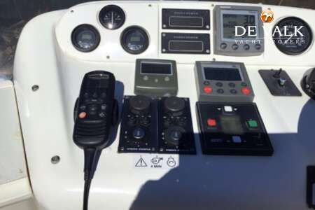 SEALINE F33 FLYBRIDGE
