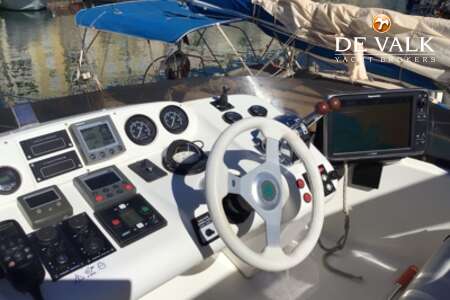 SEALINE F33 FLYBRIDGE