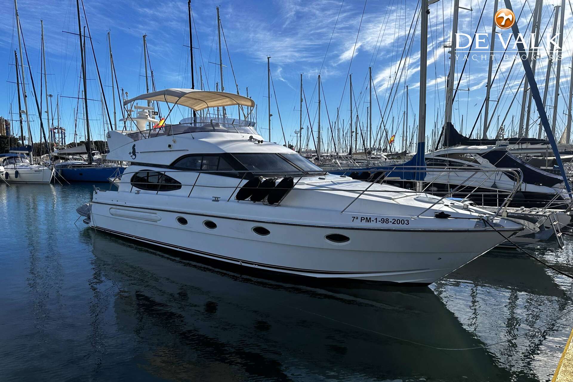 SUNQUEST 50 motor yacht for sale De Valk Yacht broker