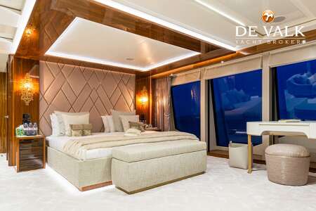 SUNSEEKER 132