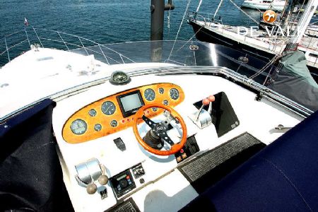SUNSEEKER MANHATTAN 53