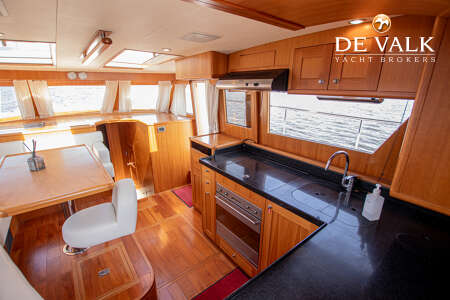 TRADER 42 SIGNATURE