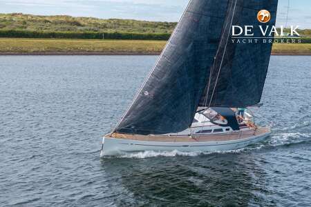 VA 403 - LIGHT WEIGHT CRUISER/RACER
