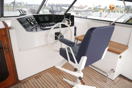 VAN DER VALK VITESSE 48