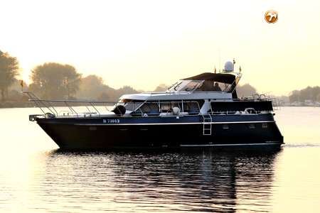 VAN DER VALK VITESSE 48